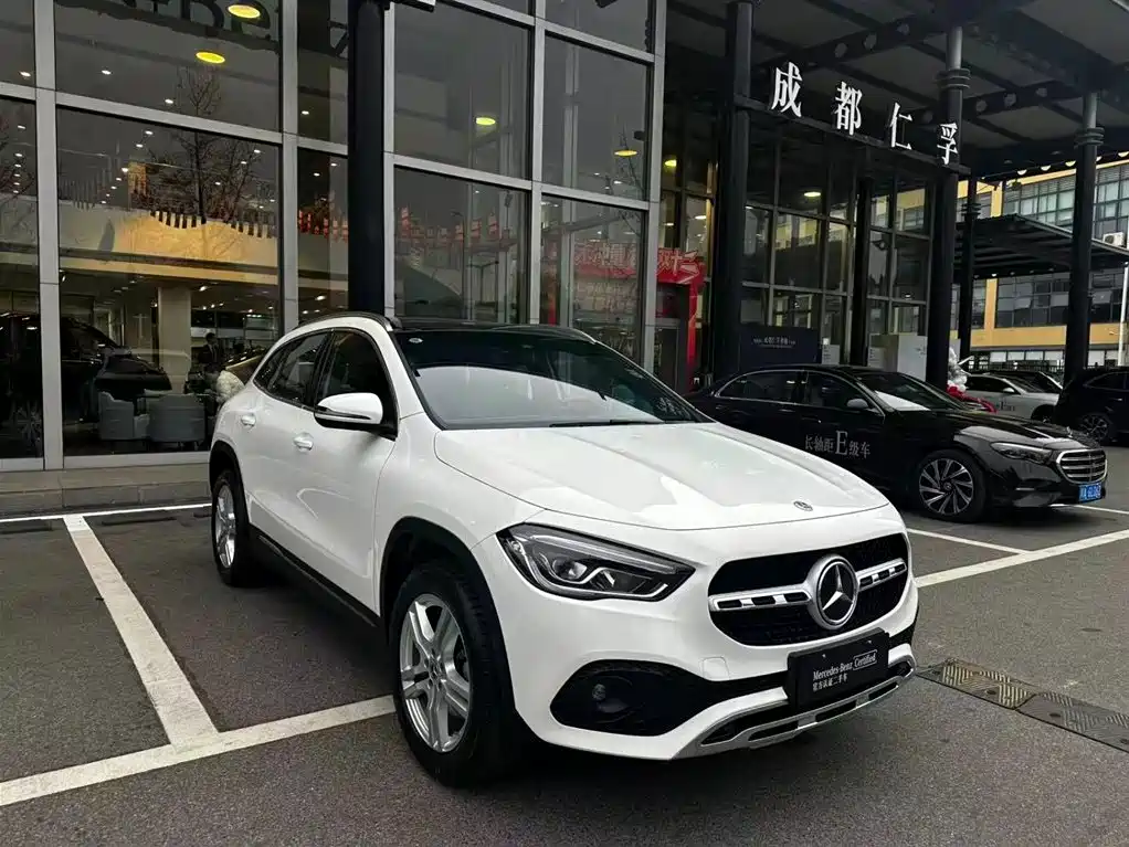 MERCEDES-BENZ GLA