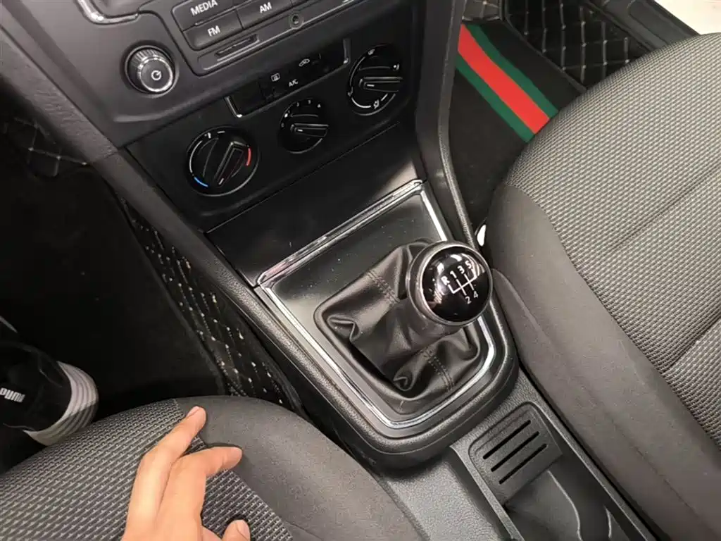 Volkswagen Bora 2016 Model 1.6L Manual Fashion фото 14