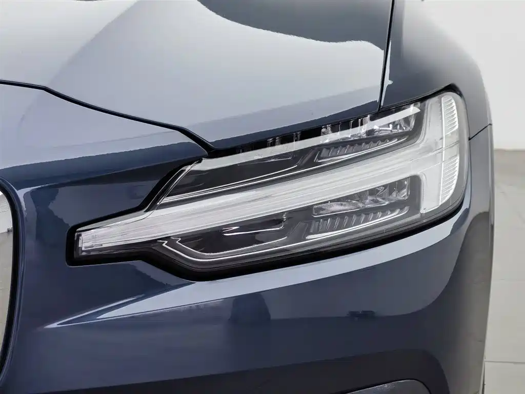 VOLVO S60 PLUG-IN HYBRID
