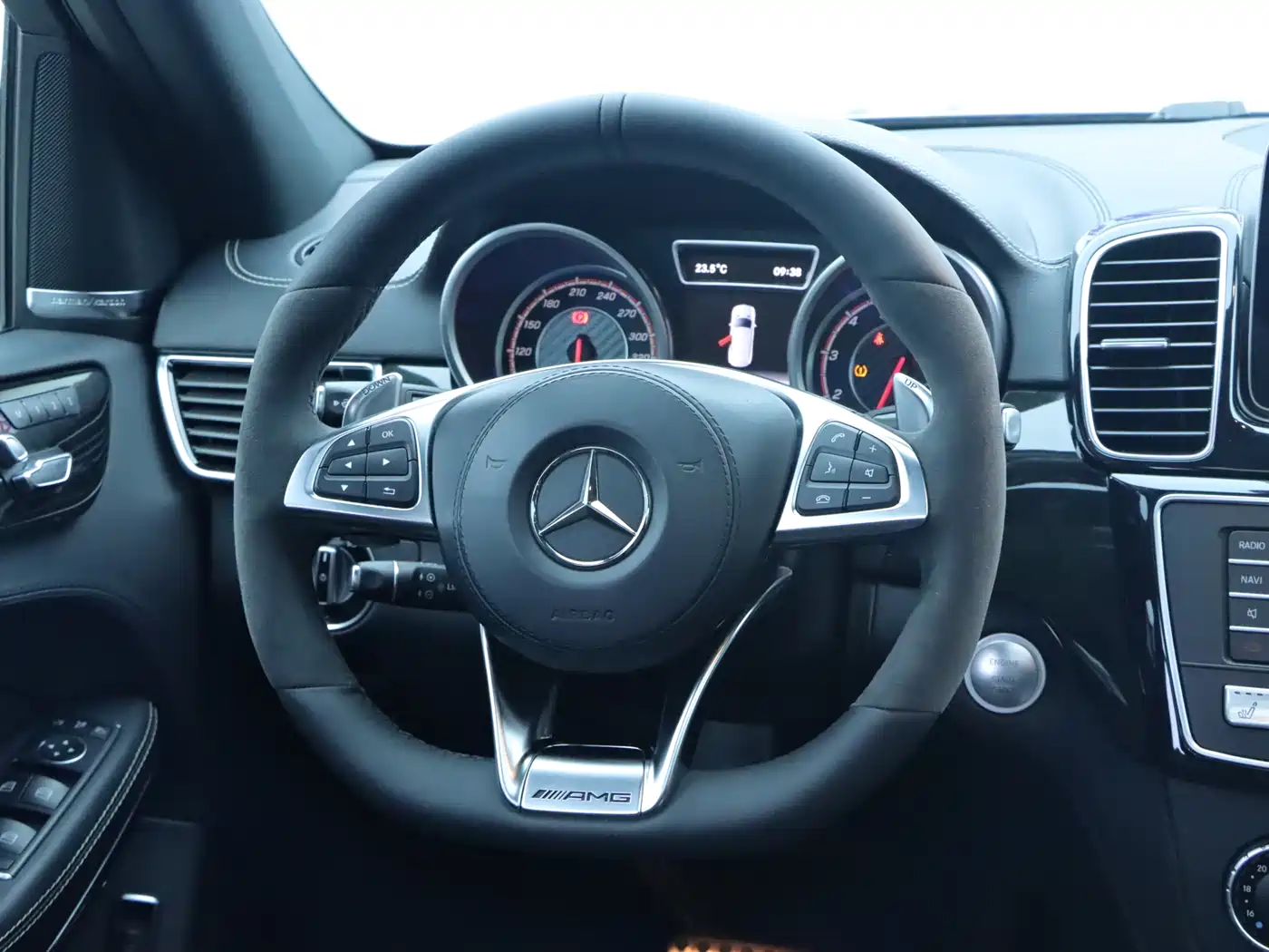 Mercedes-Benz GLS AMG 2017 AMG GLS 63 4MATIC фото 20