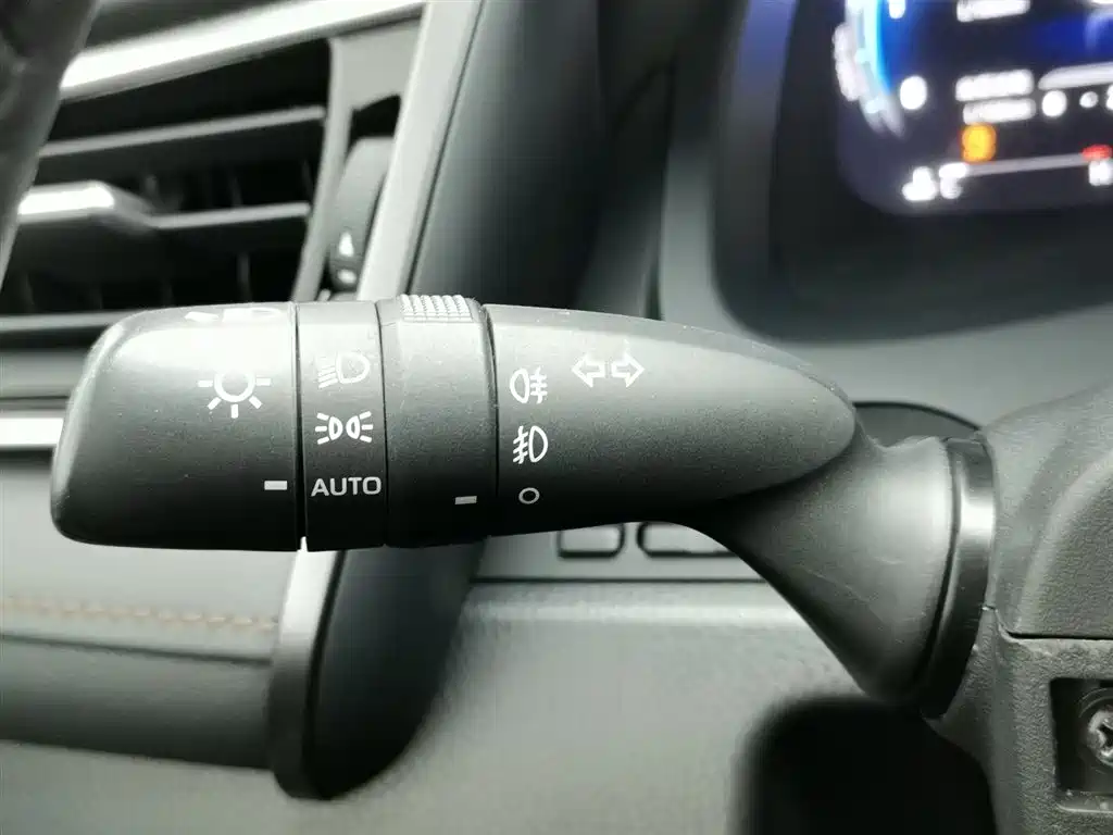 Toyota Camry 2021 2.5G Luxury Edition фото 21