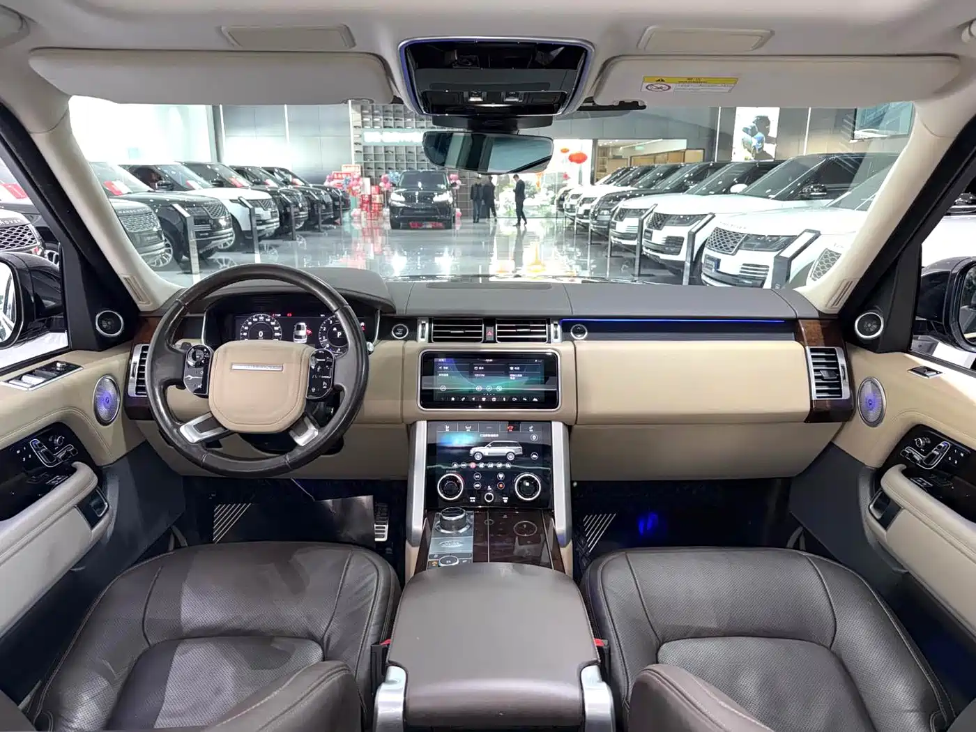 Land Rover Range Rover 2020 3.0 L6 Heritage Edition фото 12