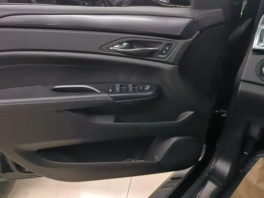 Cadillac SRX 2015 3.0L Comfort фото 6