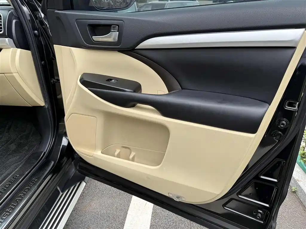 Toyota Highlander 2018 2.0T 2WD Elite 7-seater (China V) фото 30