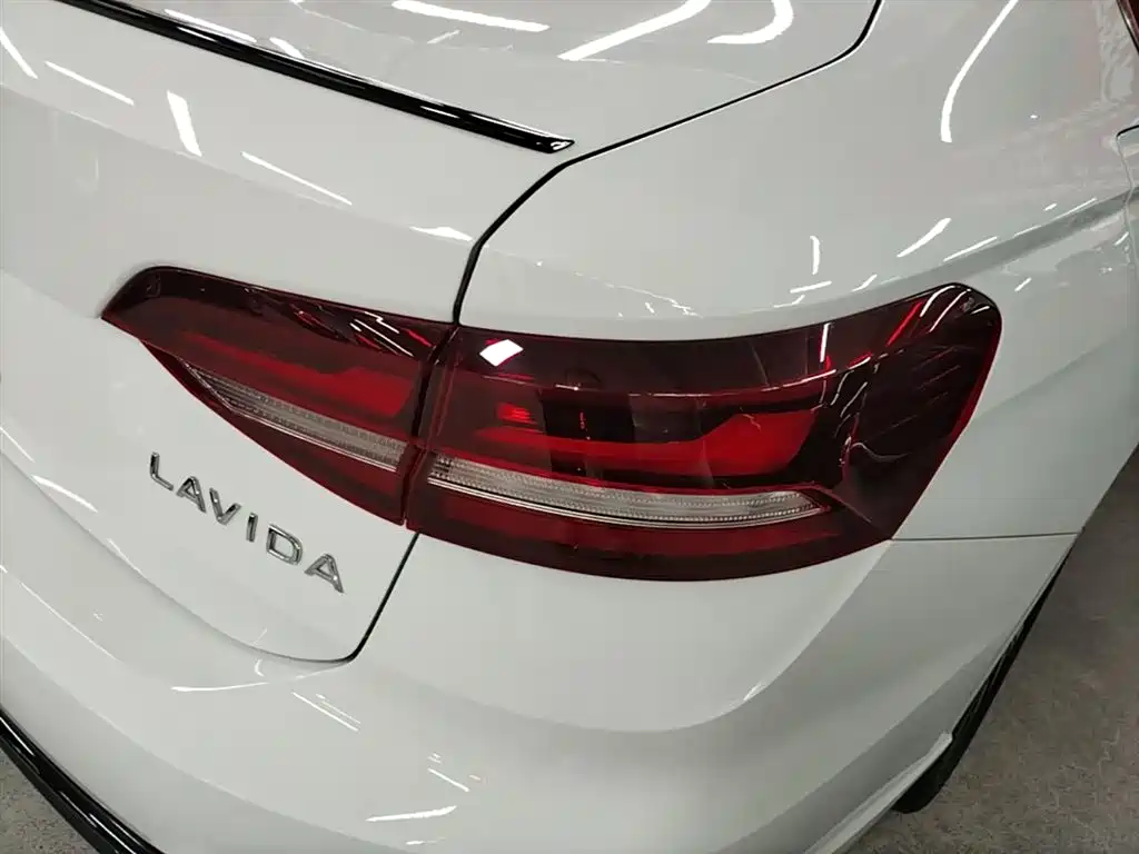 Volkswagen Lavida 2024 Model 300TSI DSG Starlight Leading Edition фото 8
