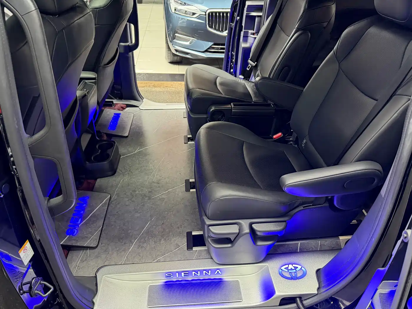 Toyota Sienna 2024 2.5L Hybrid Luxury Edition фото 15