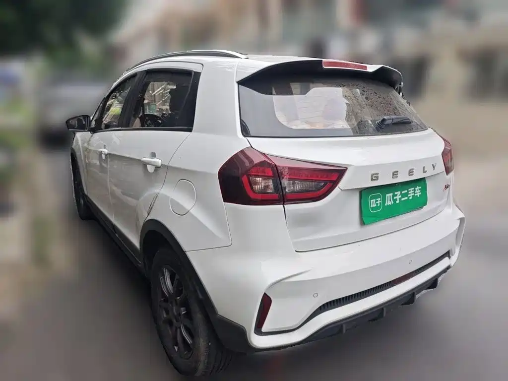Фото 25 - Geely Vision X3