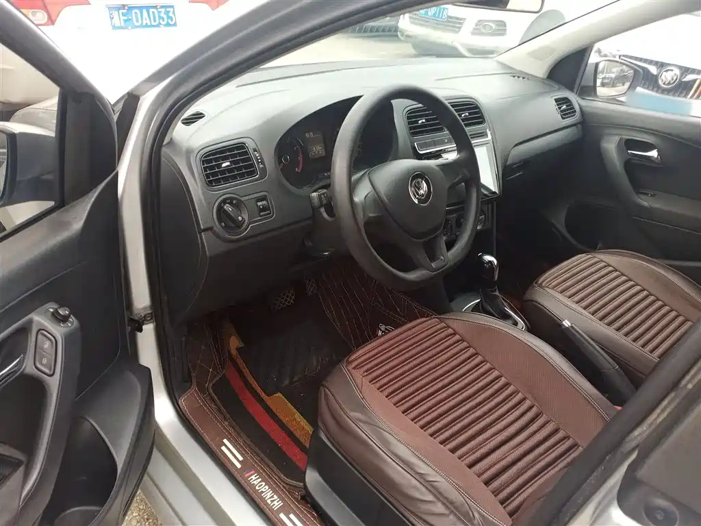 Volkswagen Polo 2016 1.4L Automatic Trend фото 16