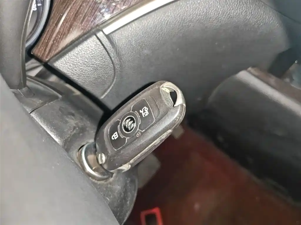 Buick Verano 2018 Sedan 20T Dual Clutch Leading фото 9