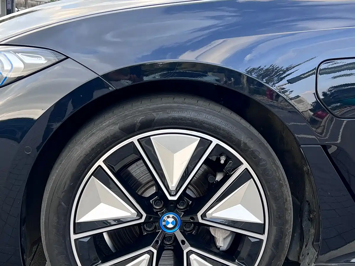 BMW i3 2023 eDrive 40 L Shadow Night Sport Package фото 5