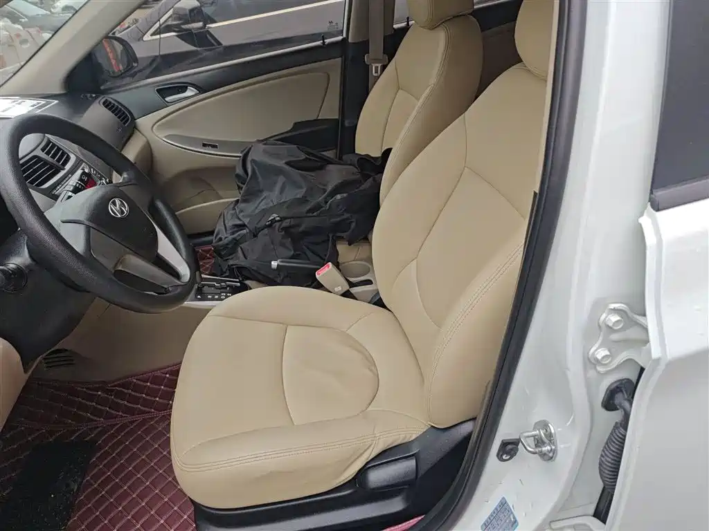 Hyundai Verna 2014 1.4L Automatic Smart GLS фото 15