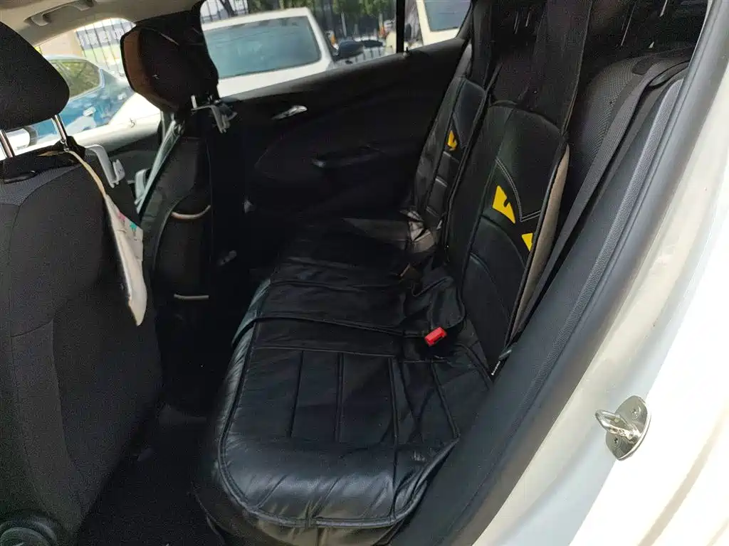 Chevrolet Cruze 2017 1.5L Hatchback Auto Pioneer Sunroof фото 17
