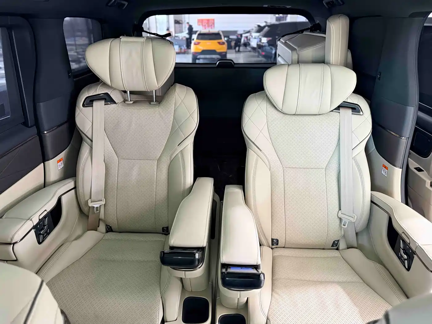 Toyota Alphard 2024 Hybrid 2.5L Ultimate Enjoyment Edition фото 10