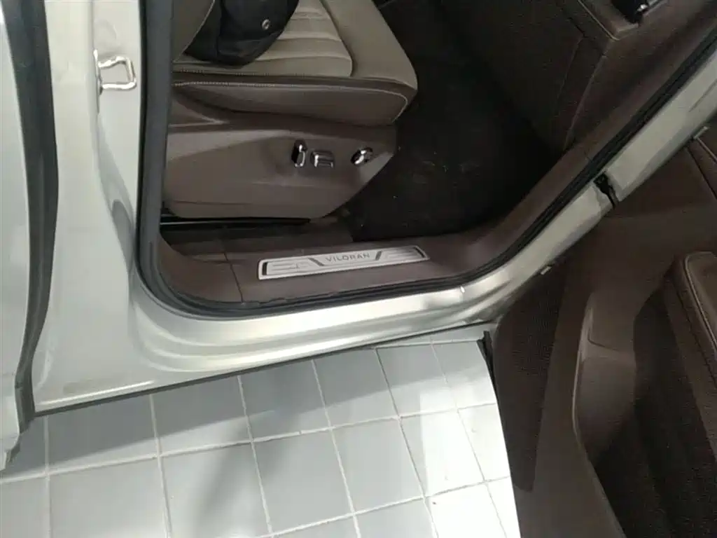 Volkswagen Viloran 2024 330TSI Luxury Edition фото 11