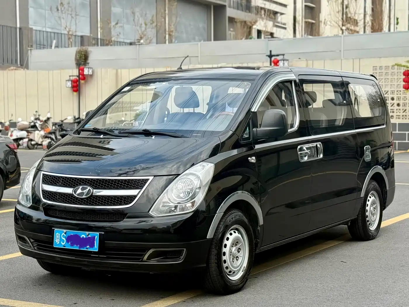 Hyundai H-1 Grand Starex 2011 2.4L Luxury Edition