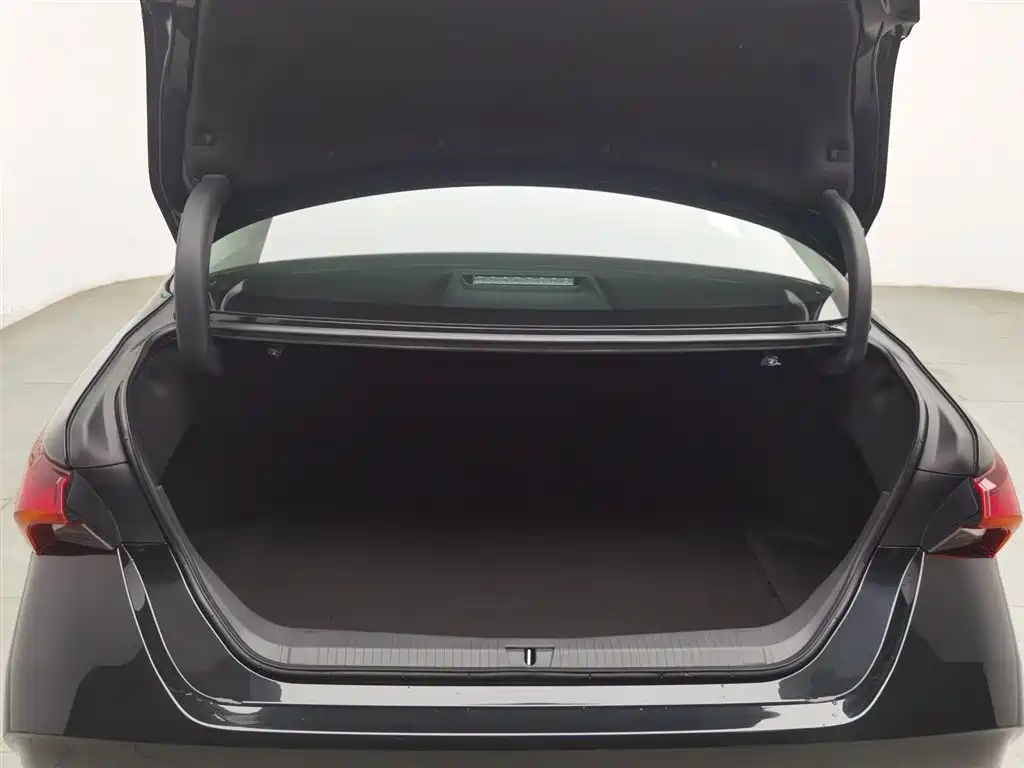 Toyota Avalon 2023 Hybrid 2.5L Luxury Edition фото 16