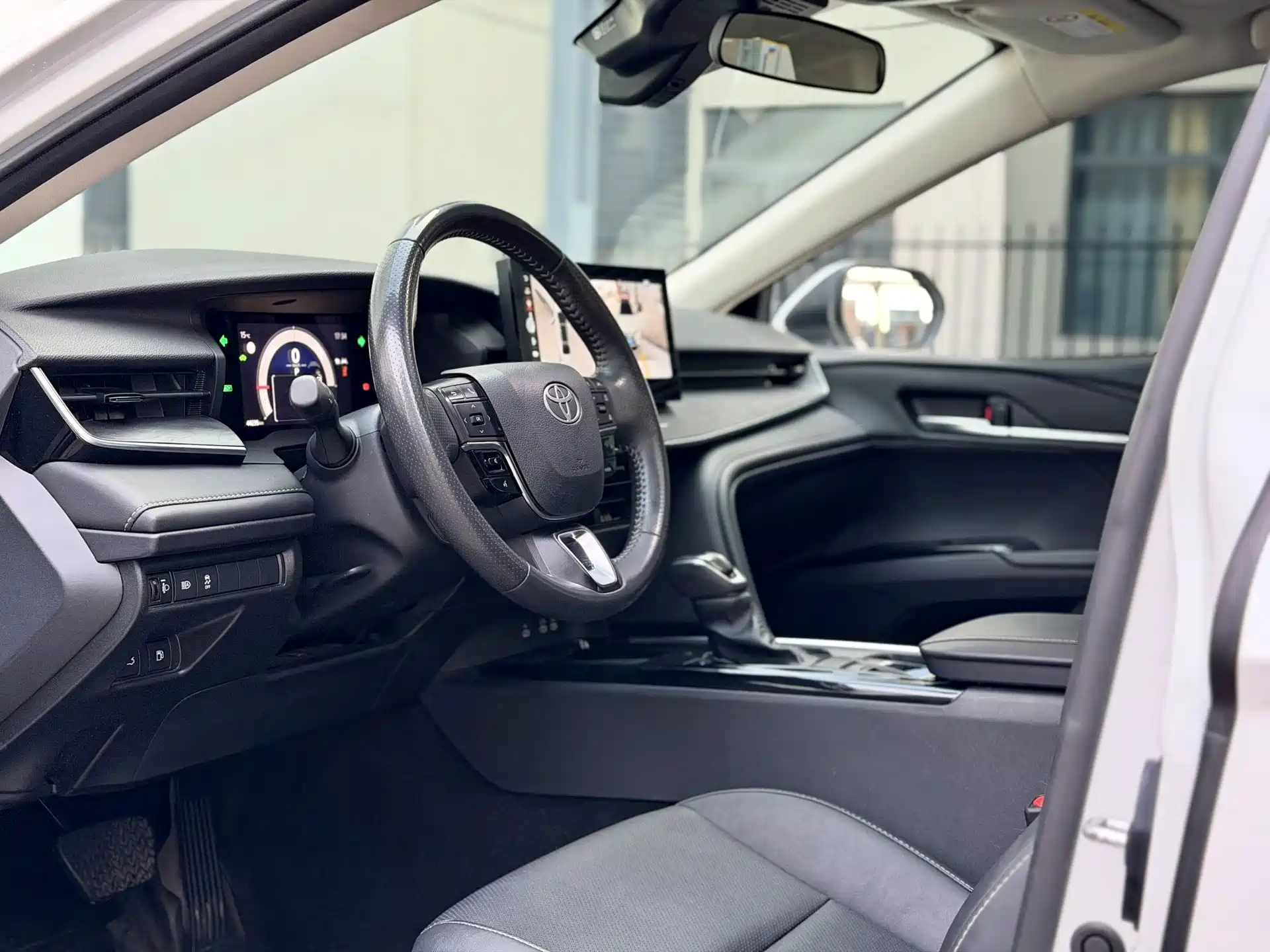 Photo 10 - Toyota Camry