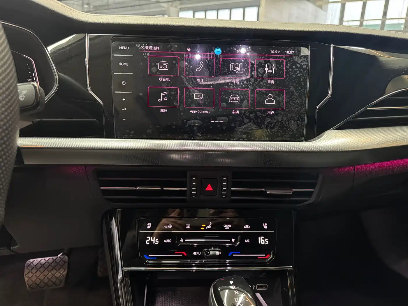 Volkswagen Passat 2024 380TSI Starlight Dragon Glory Edition фото 8
