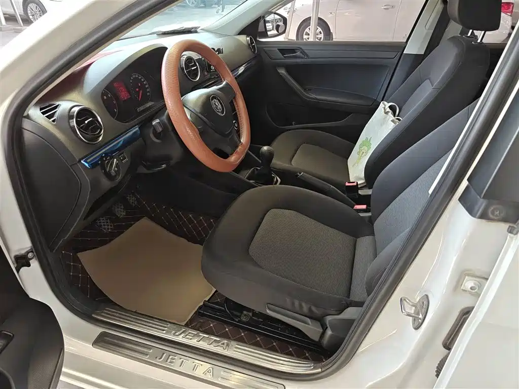 Volkswagen Jetta 2017 1.4L Manual Fashion фото 15