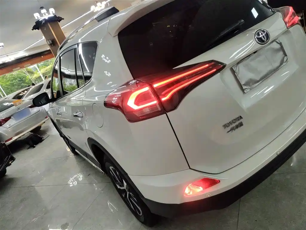 Toyota RAV4 Rongfang 2016 2.0L CVT 2WD Trend (China V) фото 5
