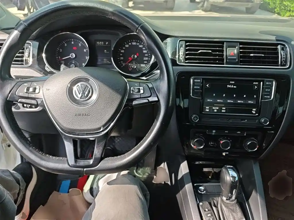 Volkswagen Sagitar 2017 230TSI Automatic Comfort фото 10