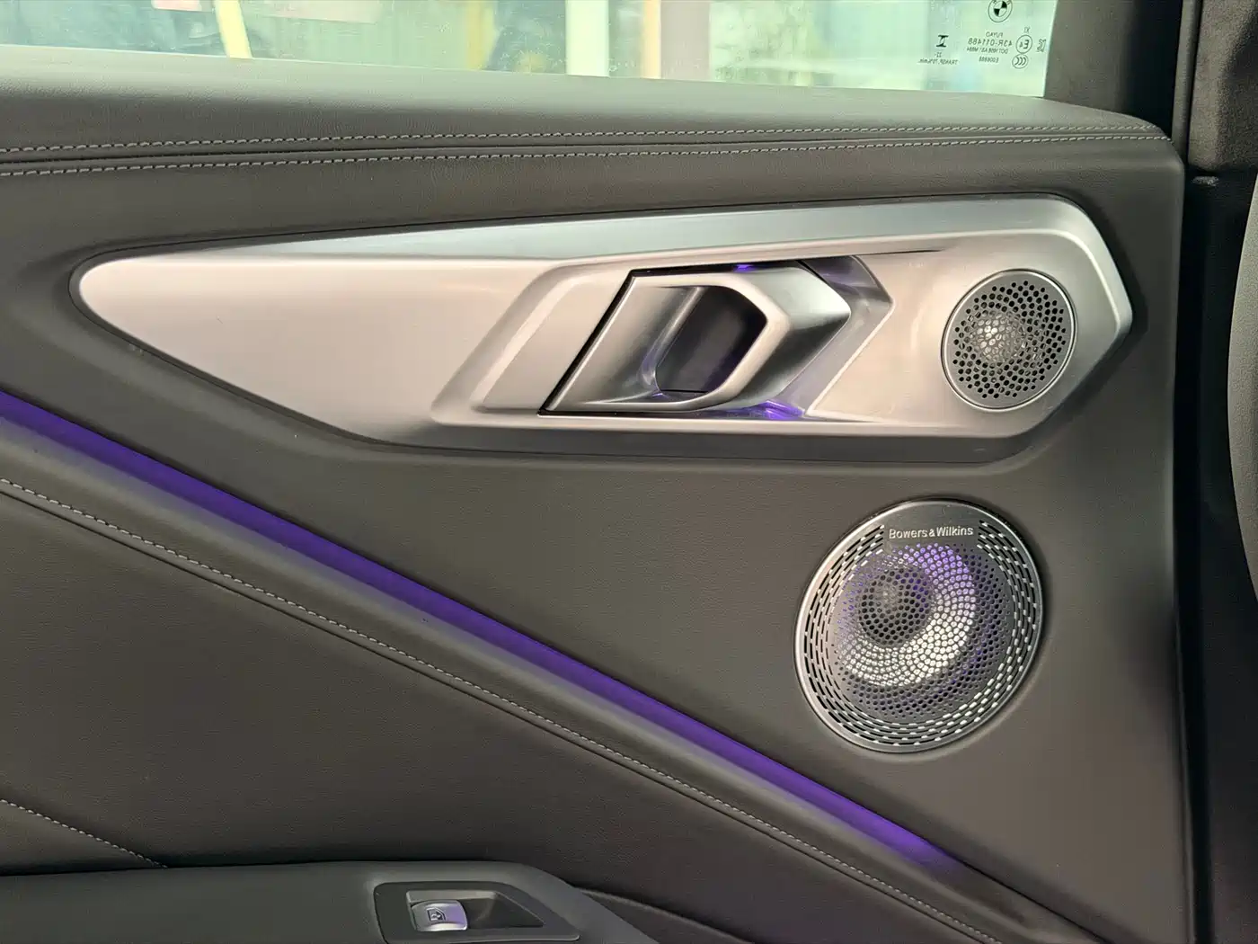 BMW XM 2023 50e фото 32