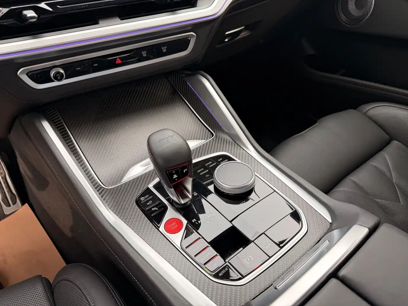 BMW XM 2023 50e фото 23