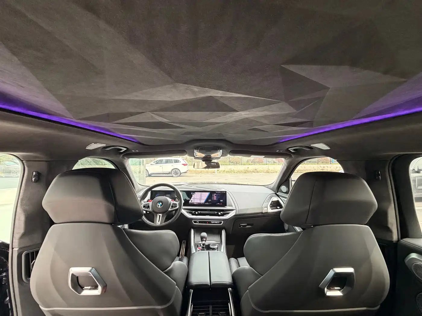BMW XM 2023 50e фото 26