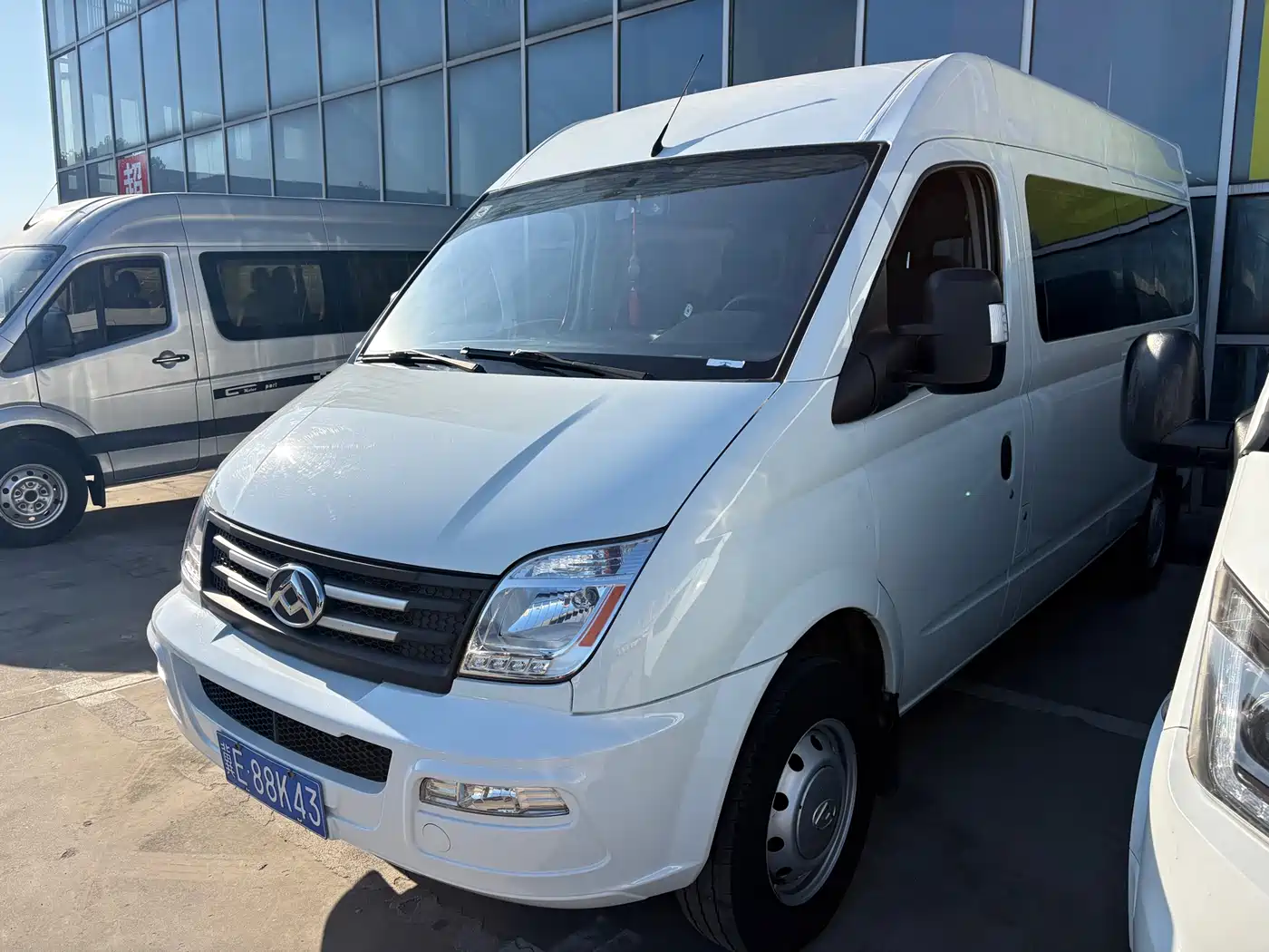 SAIC Maxus Xintu V80 2023 2.0T Manual Classic Aoyun Long Wheelbase Medium Roof 6/7/8/9 Seats