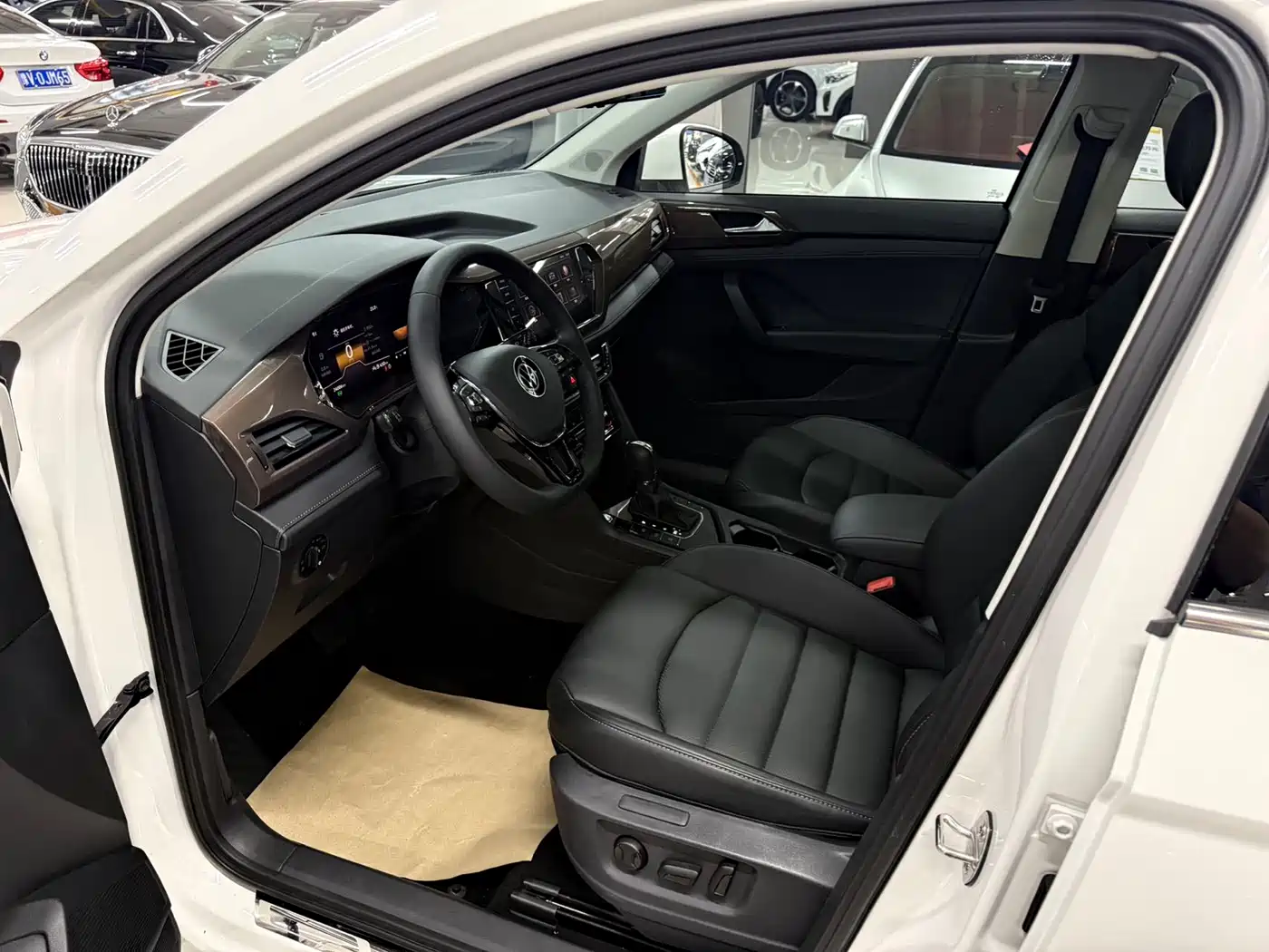 Volkswagen Tharu 2022 280TSI FWD Luxury Edition фото 7