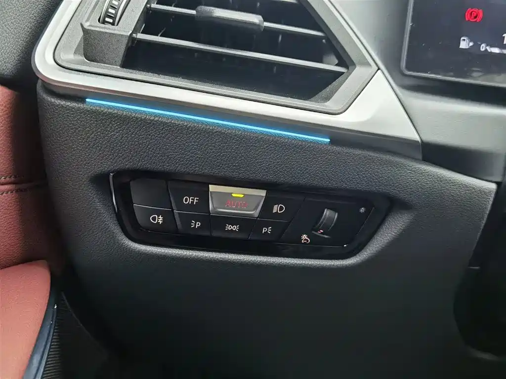 BMW 3 Series 2024 325i M Sport Shadowline Package фото 21