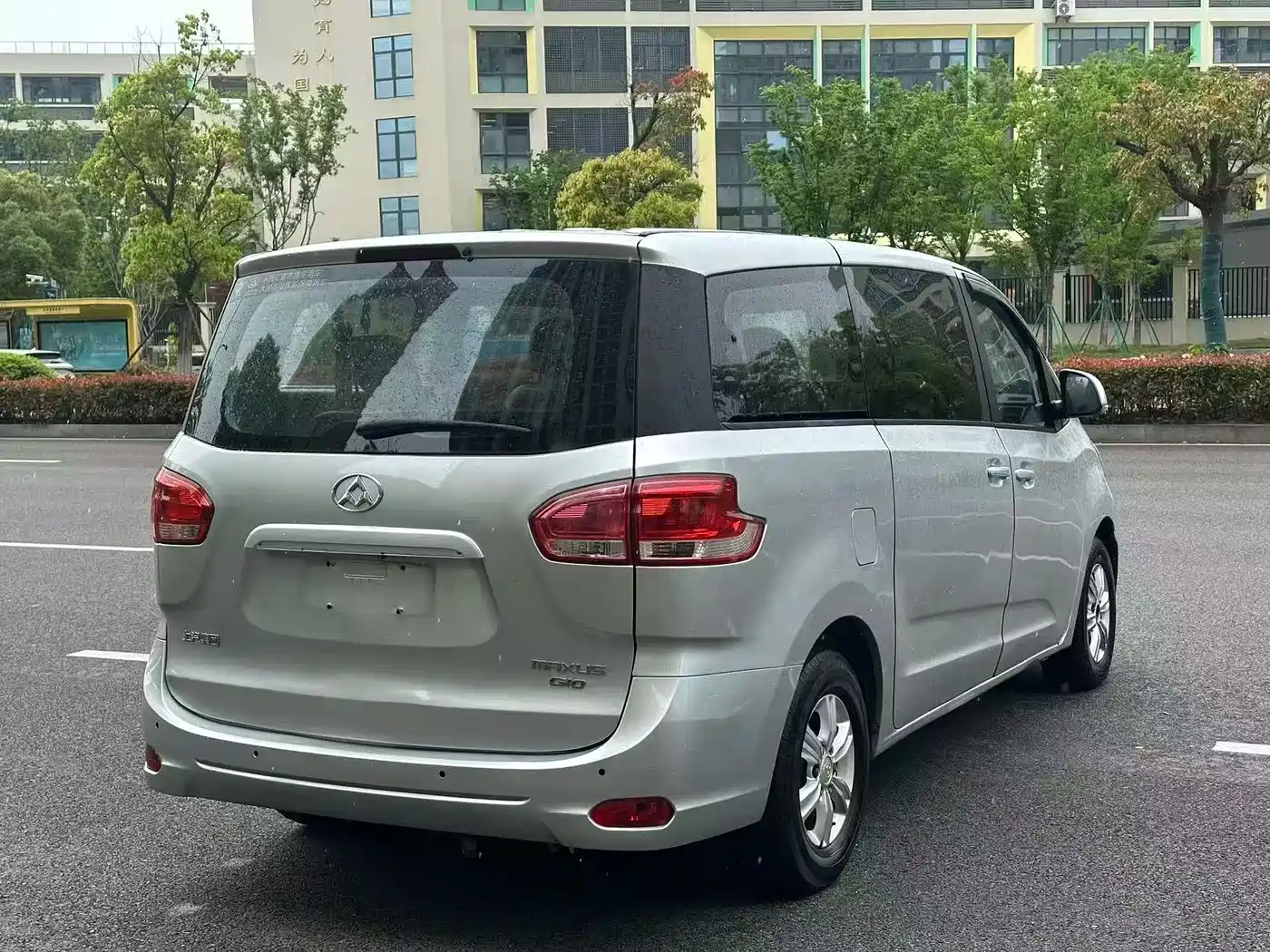 SAIC Maxus Maxus G10 2015 2.0T Automatic Commemorative Edition фото 4