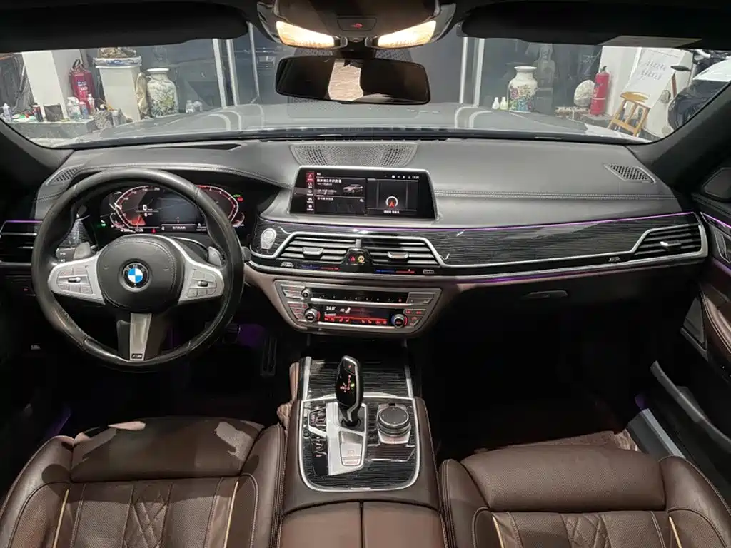 BMW 7-SERIES