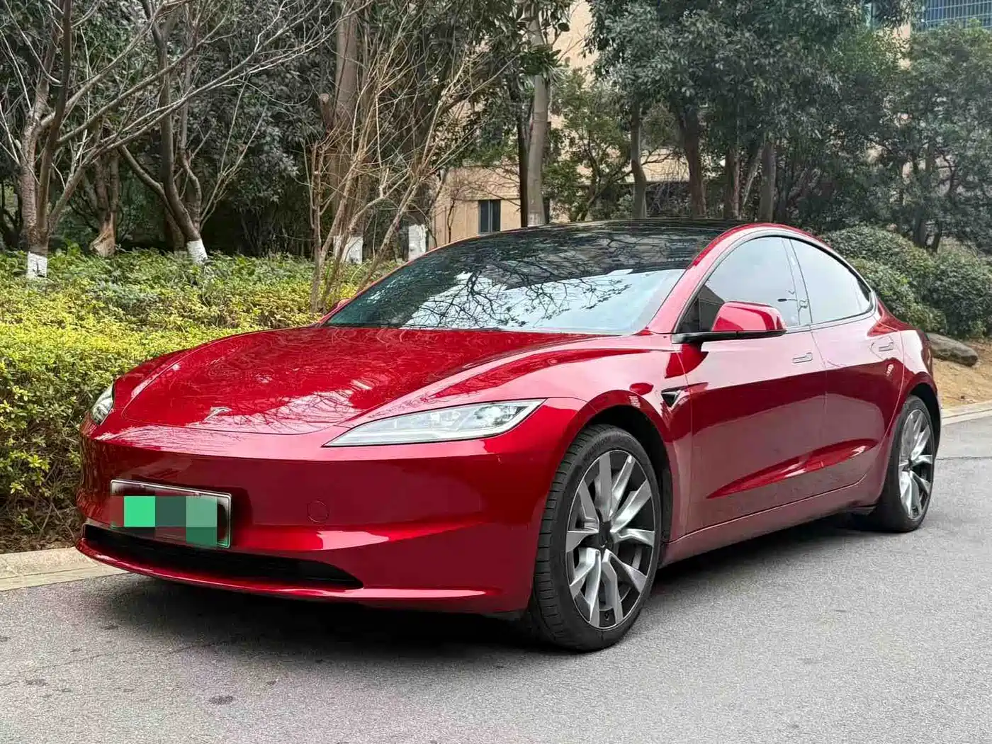 TESLA MODEL 3