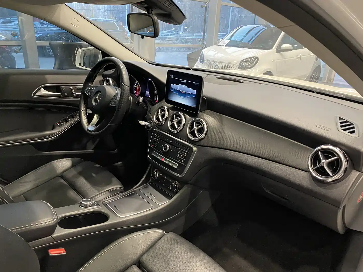 Mercedes-Benz GLA 2017 GLA 200 Dynamic фото 12