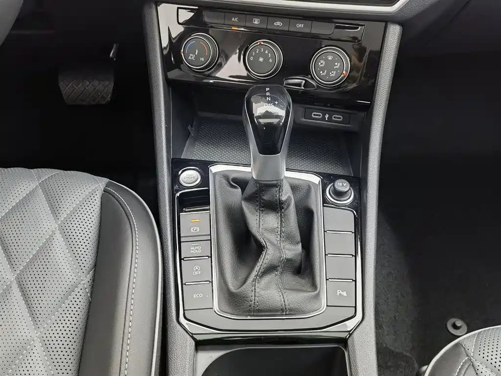 Volkswagen Sagitar 2025 300TSI DSG Surpass Edition фото 13
