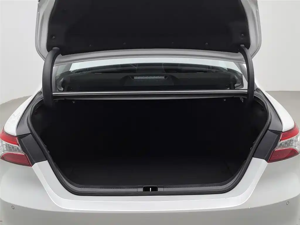 Toyota Camry 2023 2.5G Luxury Edition фото 16