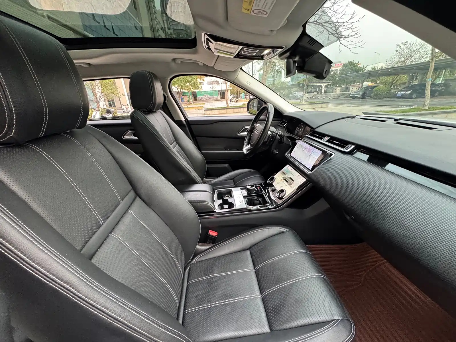 Фото 10 - Land Rover Range Rover Velar
