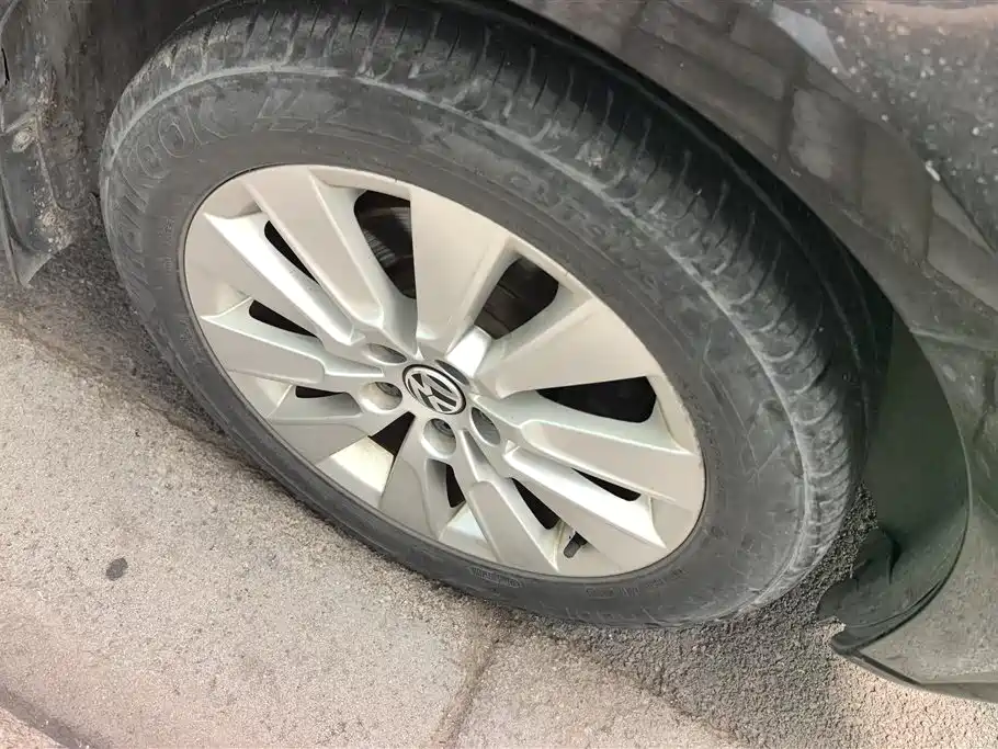 Volkswagen Lavida 2013 1.6L Manual Comfort Edition фото 6