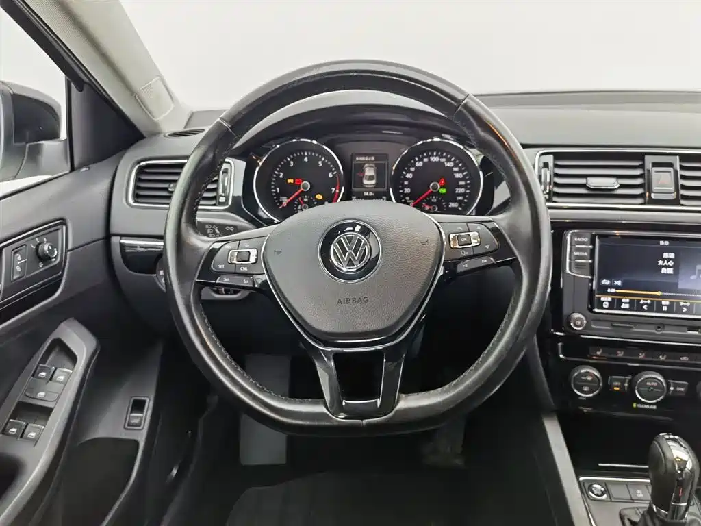 Volkswagen Sagitar 2018 280TSI DSG Luxury фото 11