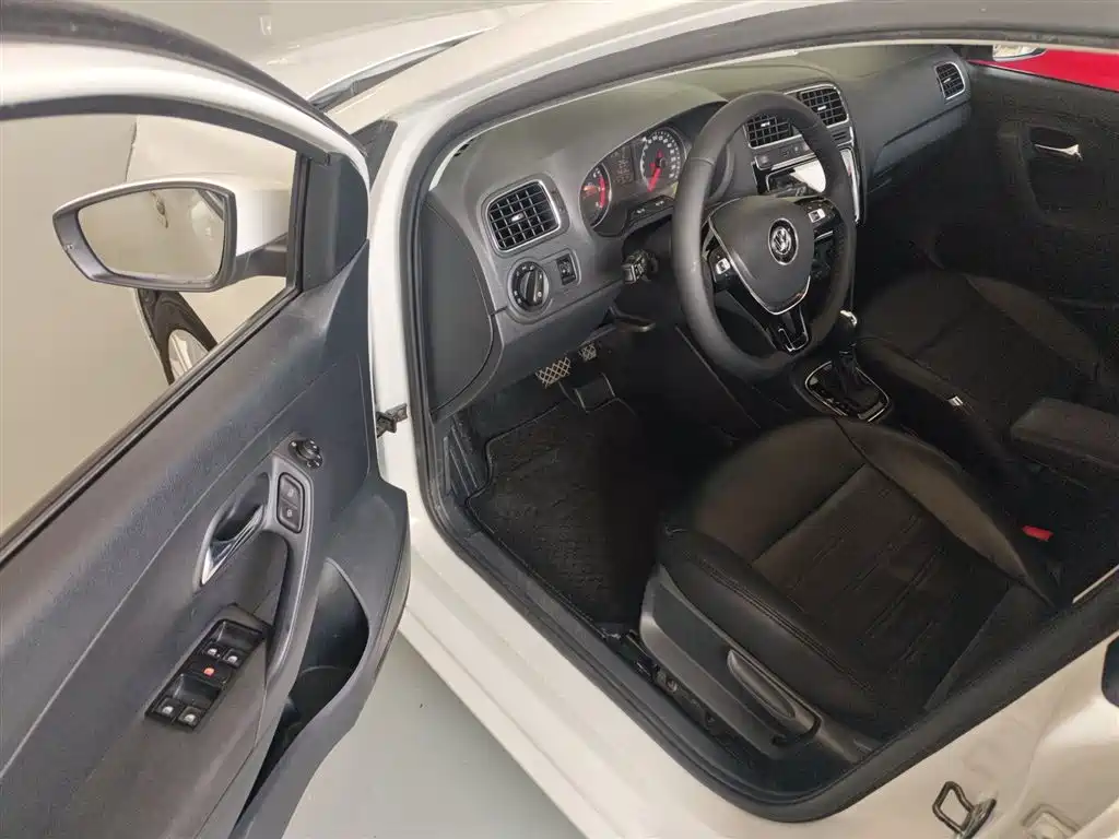 Volkswagen Polo 2018 1.5L Auto Comfort фото 16