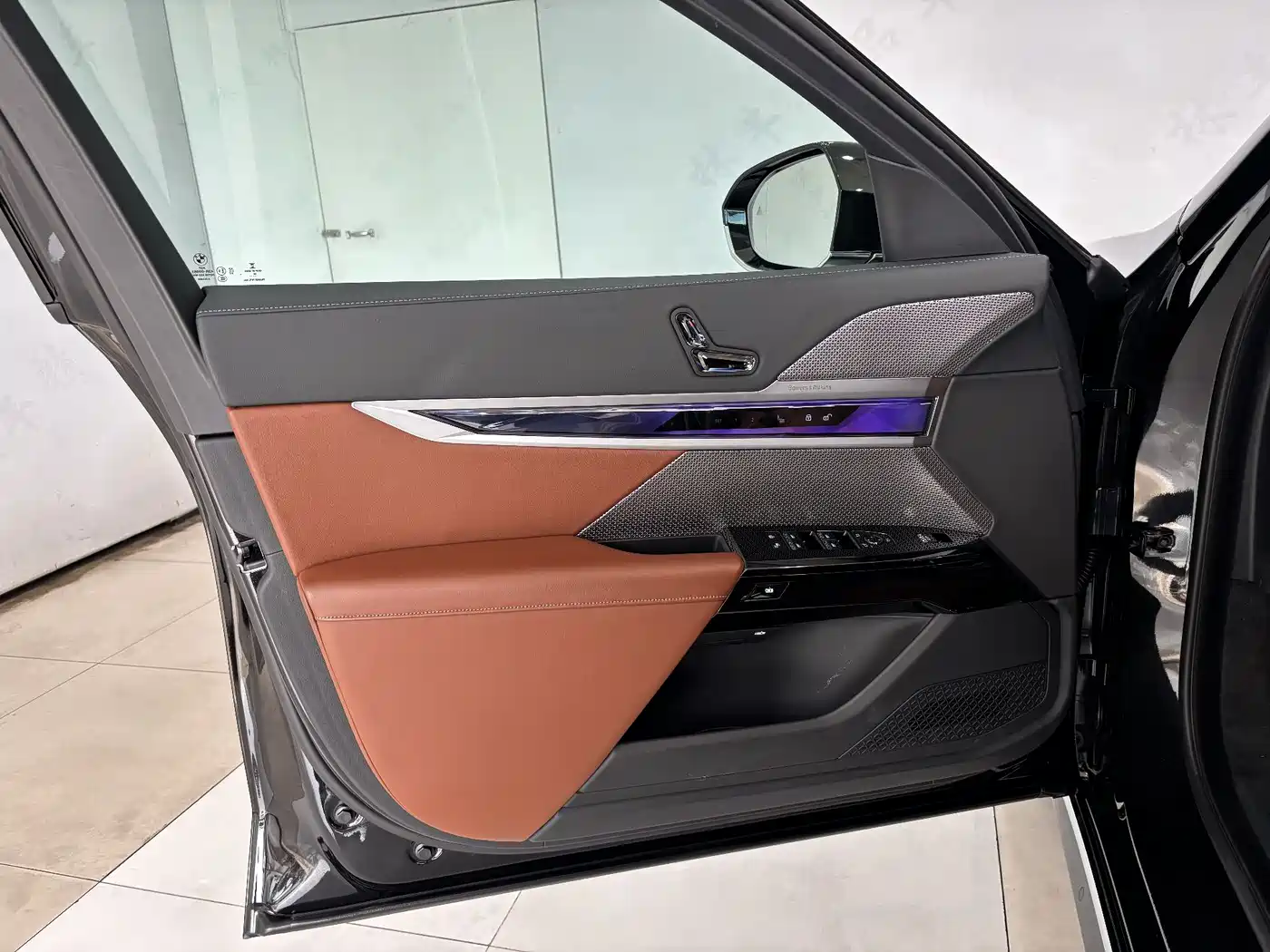 BMW 7 Series 2023 740Li Exclusive M Sport Package фото 10