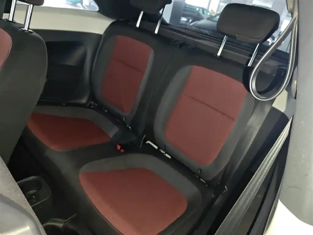 Volkswagen Beetle 2013 1.4TSI Fashion Edition фото 13