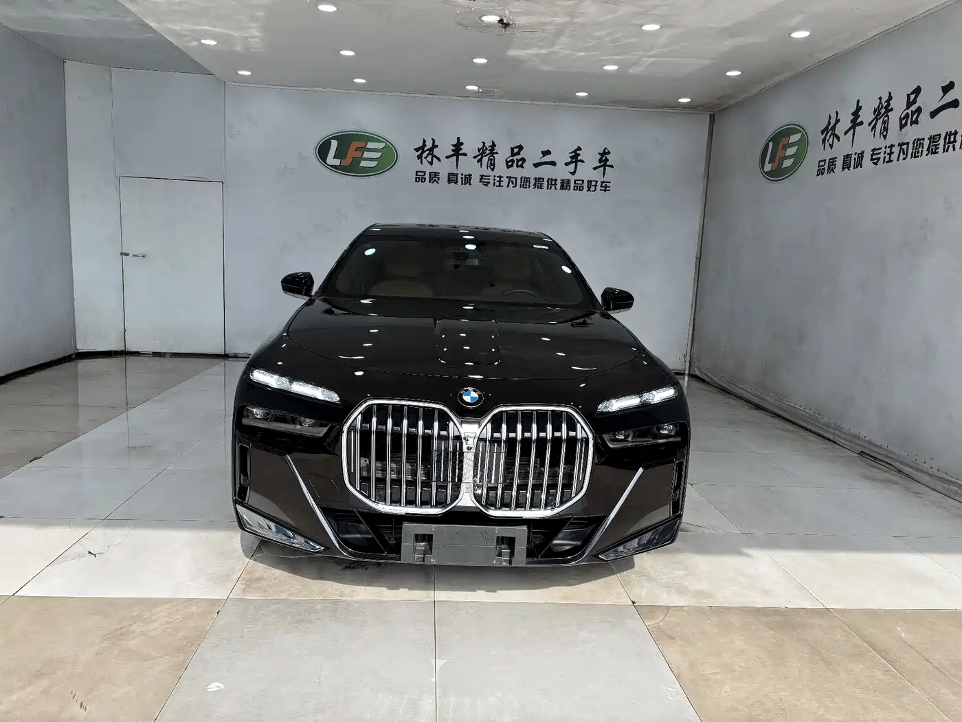 BMW 7 Series 2023 740Li Exclusive M Sport Package фото 2