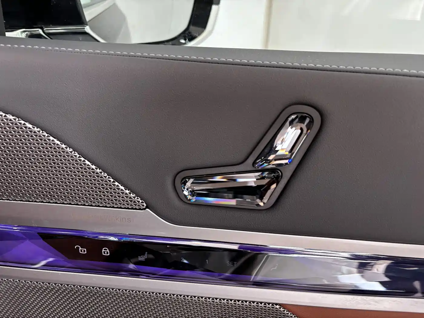 BMW 7 Series 2023 740Li Exclusive M Sport Package фото 25