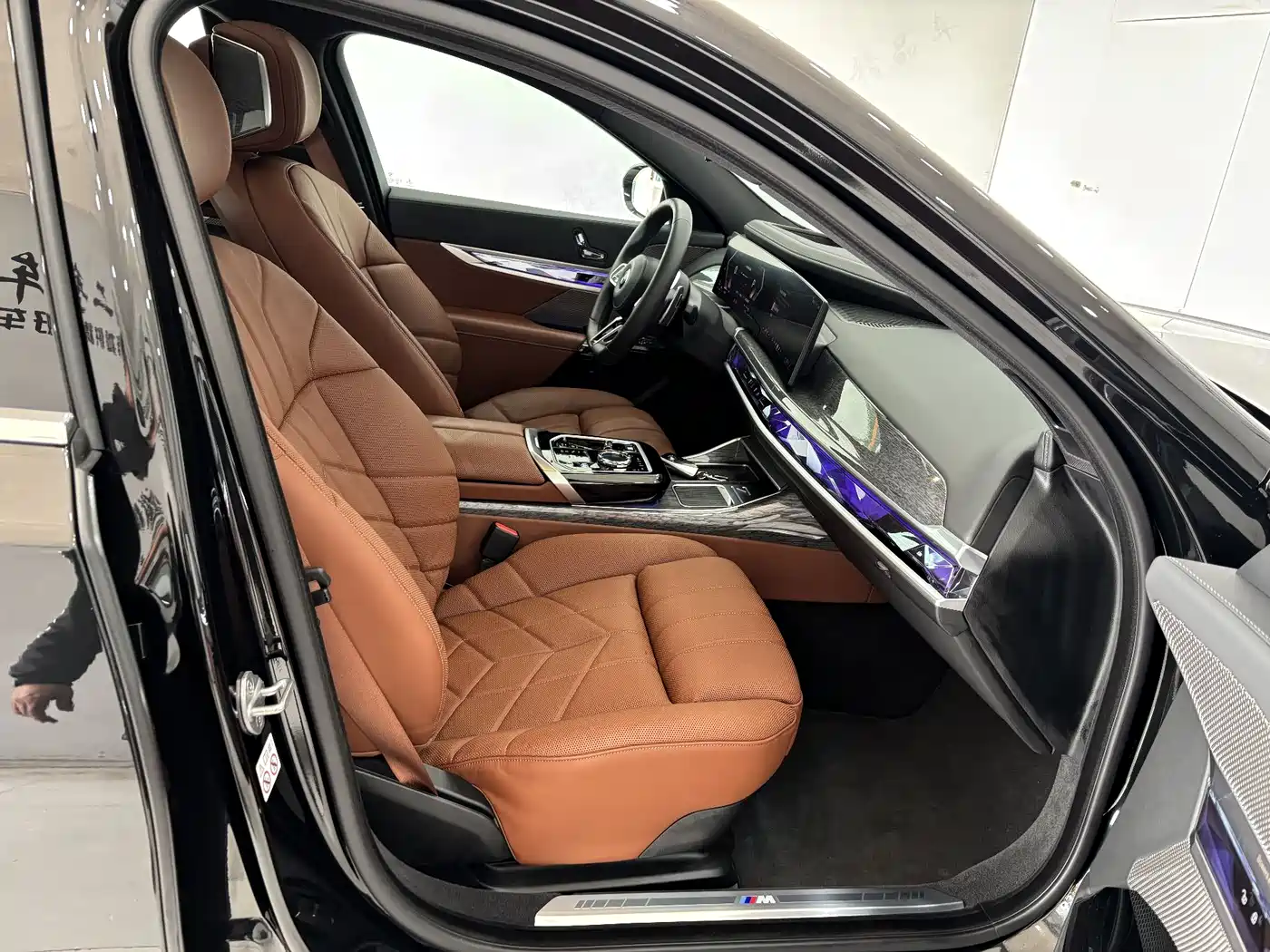BMW 7 Series 2023 740Li Exclusive M Sport Package фото 26