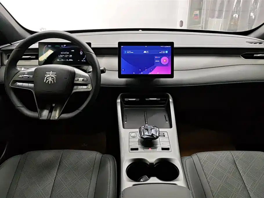 BYD Qin PLUS 2025 DM-i Smart Drive 55KM Leader фото 12