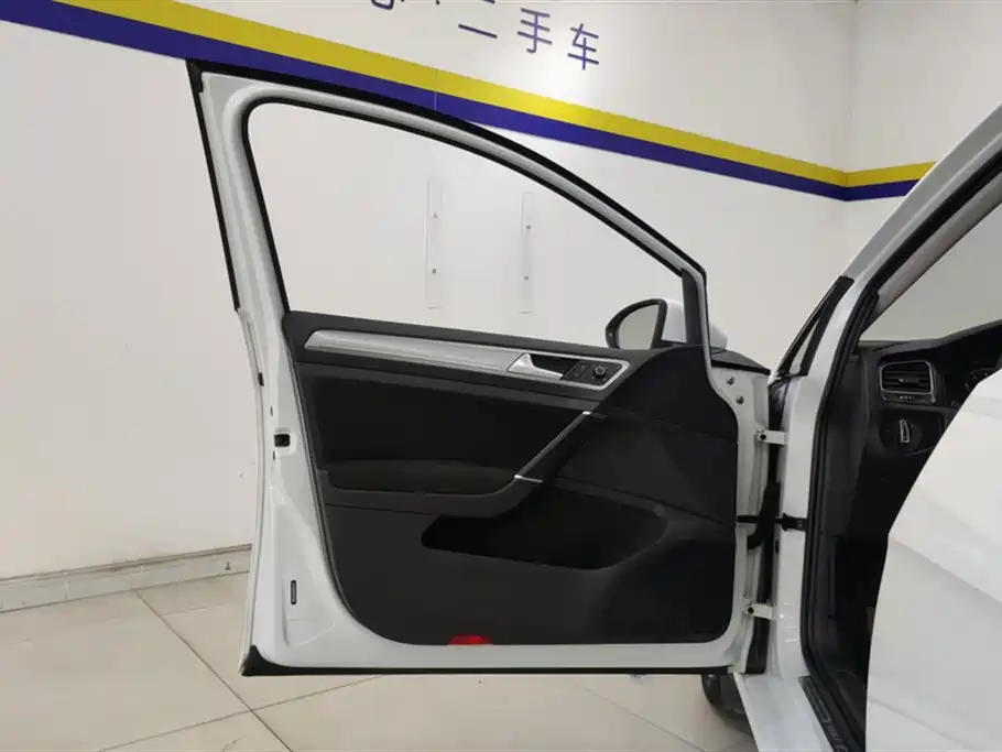Volkswagen Golf 2020 200TSI DSG Comfort Progressive Edition фото 7