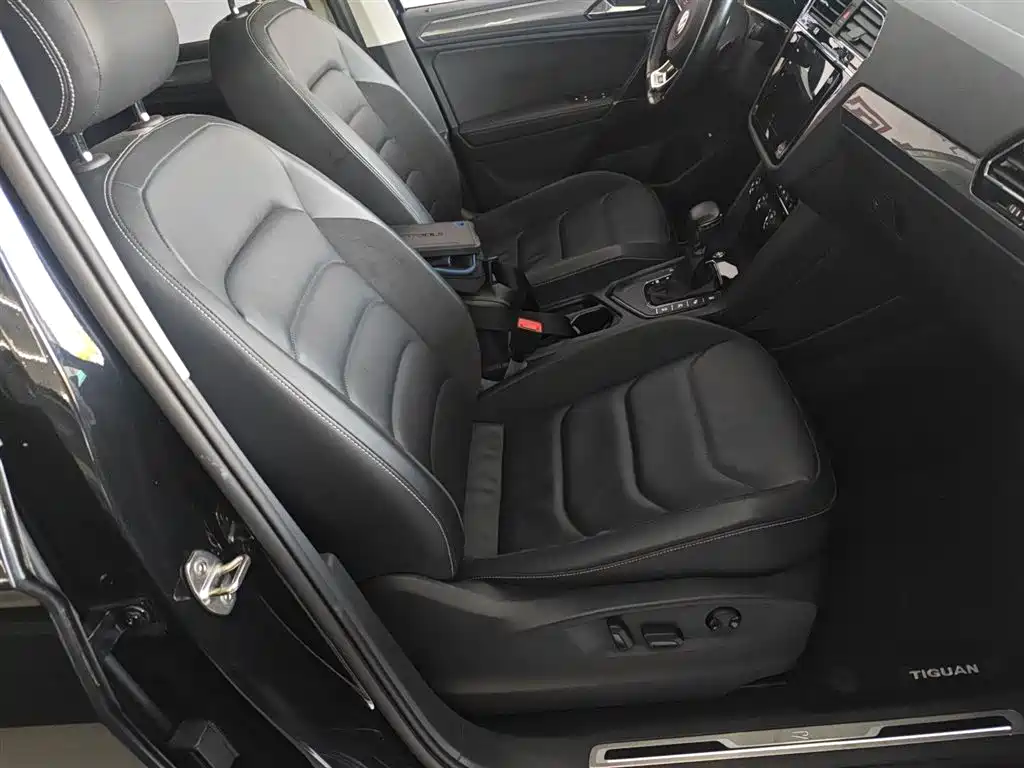 Volkswagen Tiguan L 2021 330TSI Automatic 2WD R-Line Premium фото 20