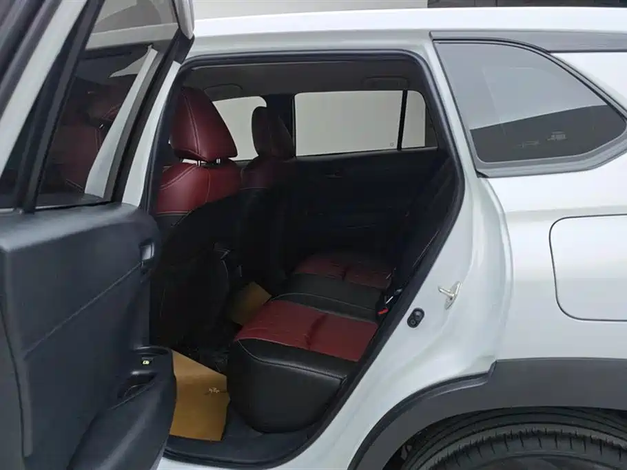 Toyota Corolla Cross 2024 Model 2.0L Pioneer Edition фото 11